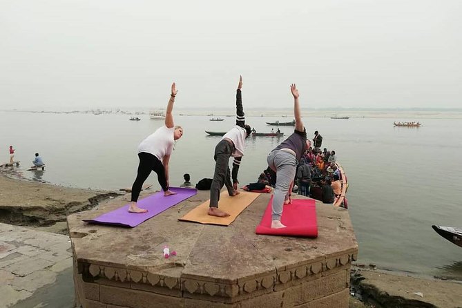 GROUP YOGA CLASS - BEGINNER / ADVANCED - Sunrise Yoga with Ayush in Varanasi - The value of the Ganges view at sunrise