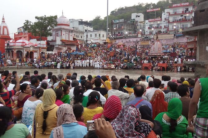Guided Haridwar Walk with Ghats & Evening Ganga Aarti - Har Ki Pauri before the evening ceremony