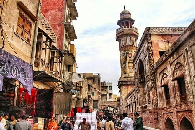 Guided Heritage Walk of Amritsar - Markets, shopping streets, and food stops