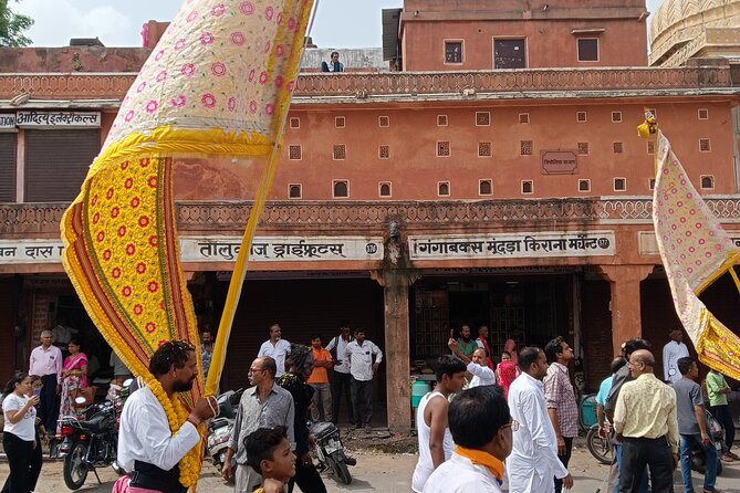 Guided Morning E-Rickshaw Ride with Food Tasting at Jaipur - Govind Dev Ji Temple and the morning rhythm of Jaipur