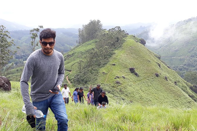 half day trekking - Walking through Munnar’s tea plantations