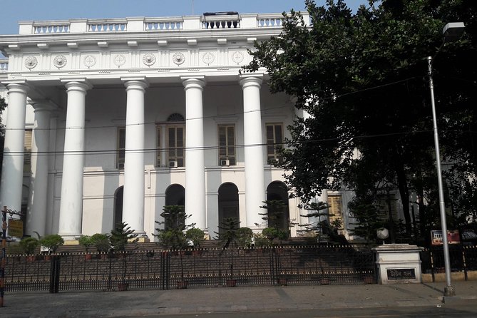 Hello Calcutta Walk Tour - College Street ends among books and city life