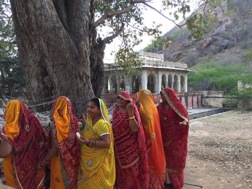 Heritage Walk & Street Food Tasting in Jaipur - Starting at Golcha Cinema