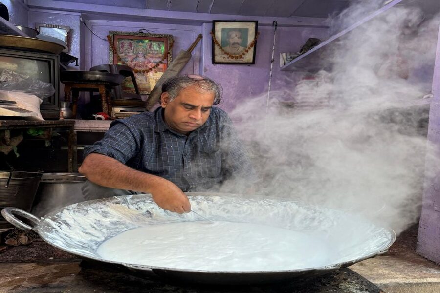 Heritage Walk & Street Food Tasting in Jaipur - Temples, wells, and details you might miss