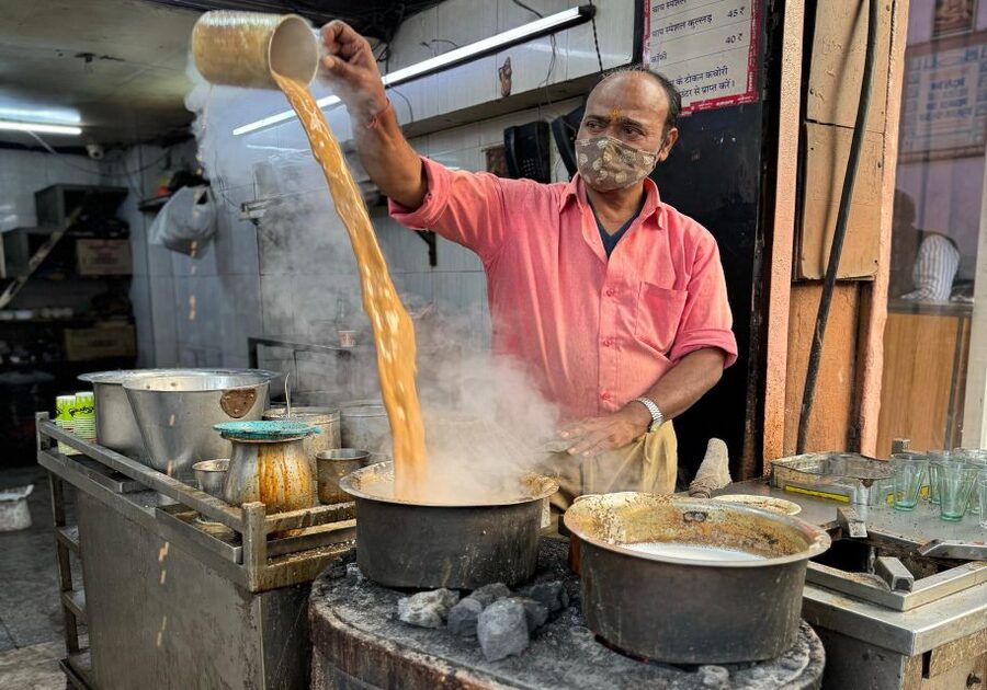Heritage Walk & Street Food Tasting in Jaipur - Guides and the feel of a small group