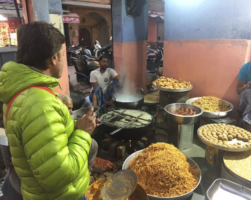 Heritage Walk & Street Food Tasting in Jaipur - Chaura Rasta: tea, snacks, and city patterns