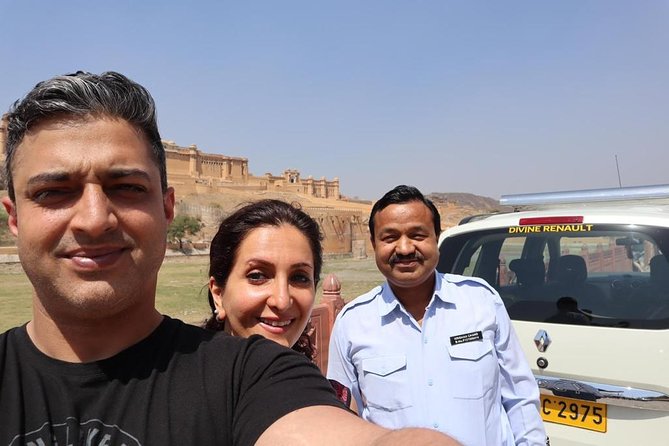 Highlights of Jaipur: Full-Day Private Tour by Car with Guide - Hawa Mahal: a short finish with a famous facade