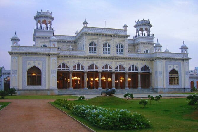 Hyderabad: A Private Full-Day Guided City Tour with Ethnic Lunch - Laad Bazaar and Gulzar Houz: A Short Taste of Old Hyderabad