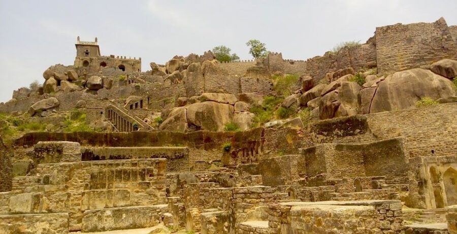 Hyderabad: Golconda Fort and Qutub Shahi Tombs Half-Day Tour - Testing the remarkable Balahisar Gate acoustics