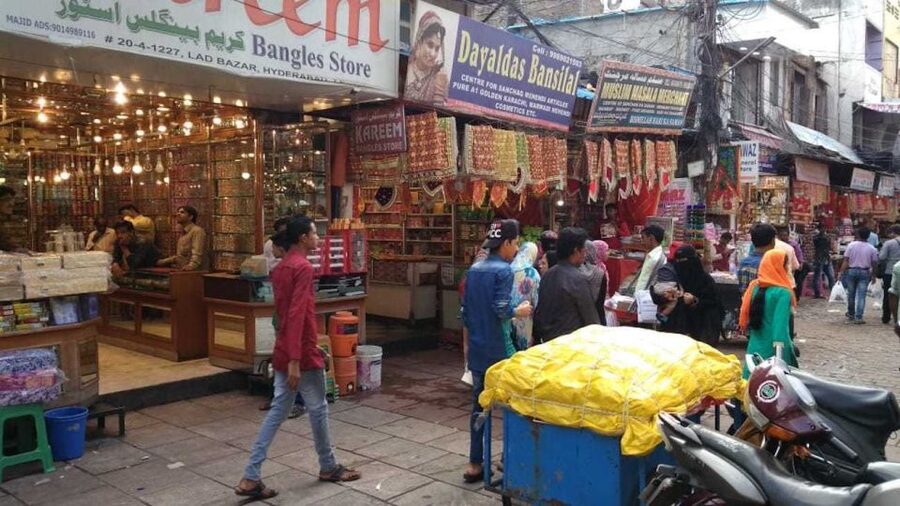 Hyderabad: Heritage Walking Tour of Old City and Charminar - Mecca Masjid and the scale of Hyderabad’s faith