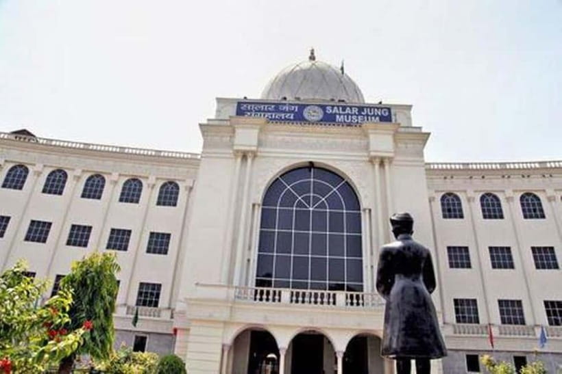 Hyderabad Private Full-day Sightseeing Tour - Mecca Masjid and the Old City streets