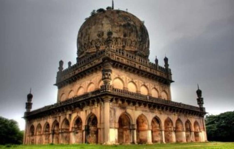 Hyderabad Private Full-day Sightseeing Tour - Salar Jung Museum: allow your eyes to adjust
