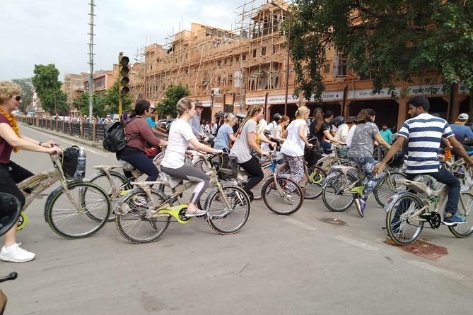 I Bike Inside Jaipur - Watching morning prayer at Govind Devji Temple
