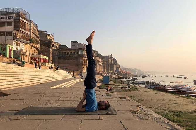 INDIVIDUAL YOGA CLASS - BEGINNER / ADVANCED Sunrise Yoga with Ayush in Varanasi - Starting the morning at Dashashwamedh Ghat Road