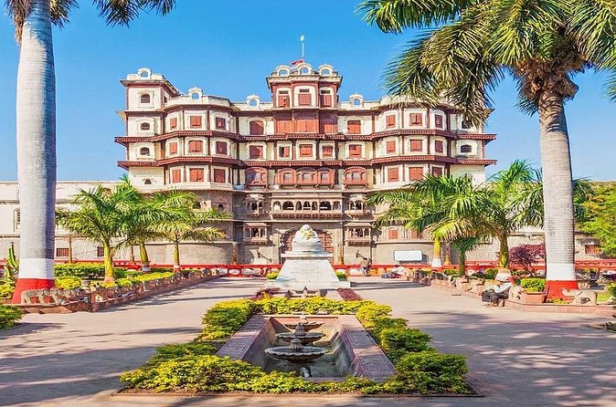 Indore Local Tour - Sarafa Bazaar changes character after dark