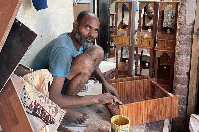Inside Dharavi: A Unique Slum Tour with an Local Guide - Why Dharavi Requires More Than a Quick Look