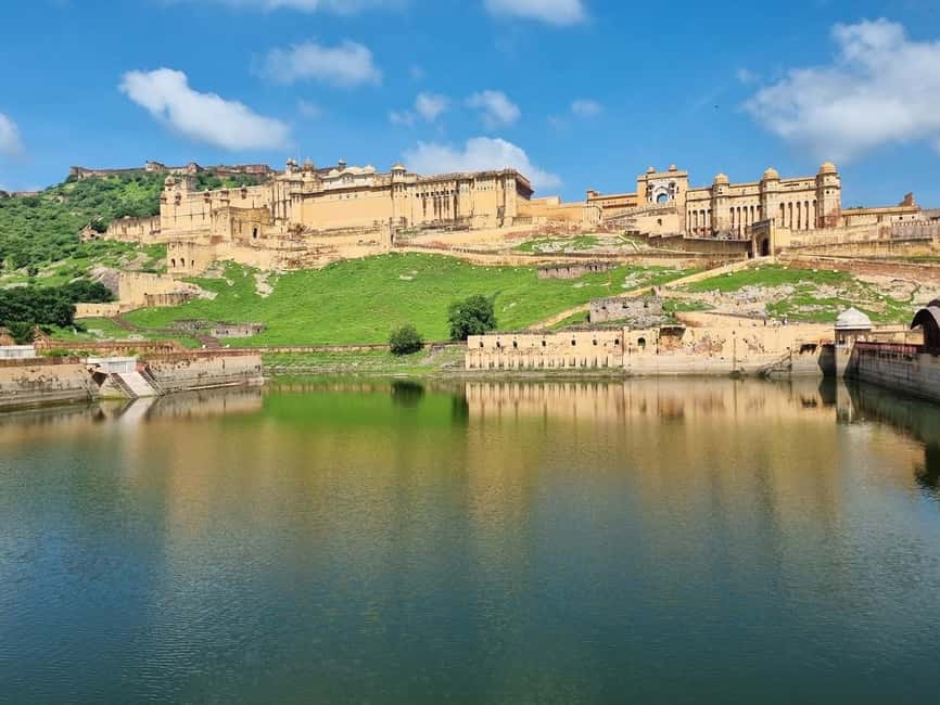 Jaipur: Amber Fort Guided Tour and Entry Ticket - Jaleb Chowk, the fort’s grand first impression