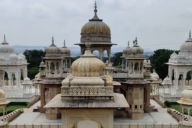 Jaipur City Day Trip from Delhi with Buffet Lunch - Buffet lunch before the central Jaipur palaces