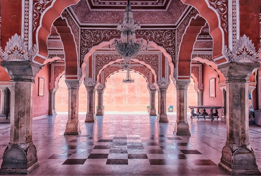 Jaipur City Tour: City Palace, Jantar, Hawa & Jal Mahal - Lunch at a local multi-cuisine restaurant