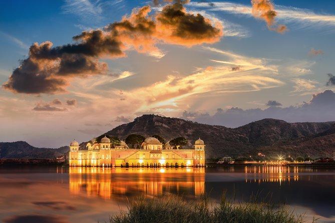 Jaipur Day Trip from Delhi by Car or Train – All Inclusive - Meeting your Jaipur guide