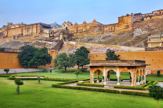 Jaipur Day Trip from Delhi by Car or Train – All Inclusive - Jaigarh Fort and the hilltop start