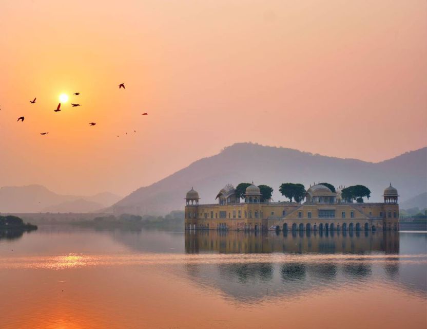 Jaipur: Full Day Sightseeing Tour By Car & Local Tour Guide - Lunch and shopping: useful, but not essential for everyone