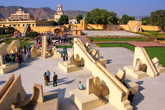 Jaipur Guided City Tour: City Palace, Jantar, Hawa & Jal Mahal - City Palace: Jaipur’s royal center