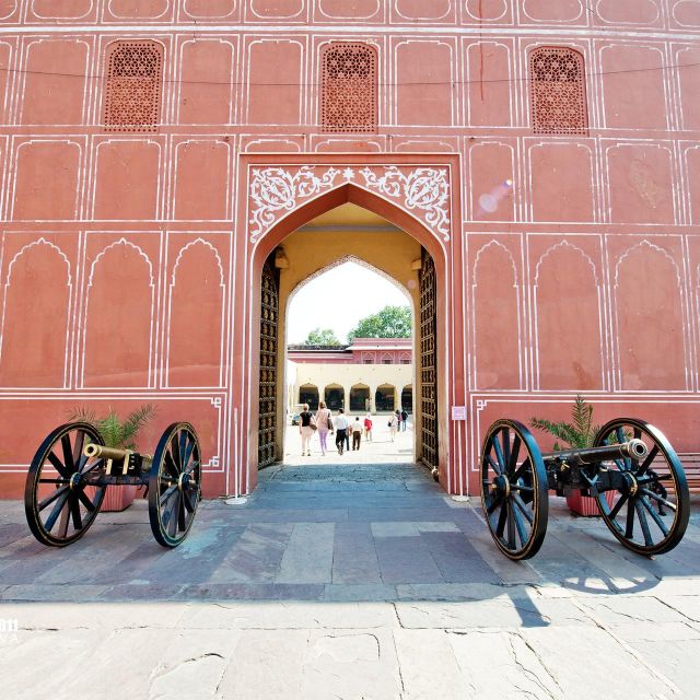 Jaipur: Half-Day Guided Sightseeing Tour with Flower Market - Hawa Mahal and the Pink City