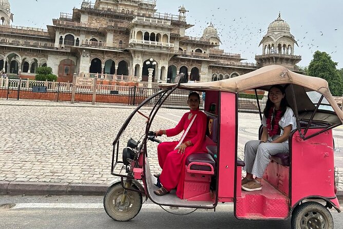 Jaipur Half-Day Heritage Tour by Women-Driven E-Rickshaw - Ramgarhmode and the work of women artisans