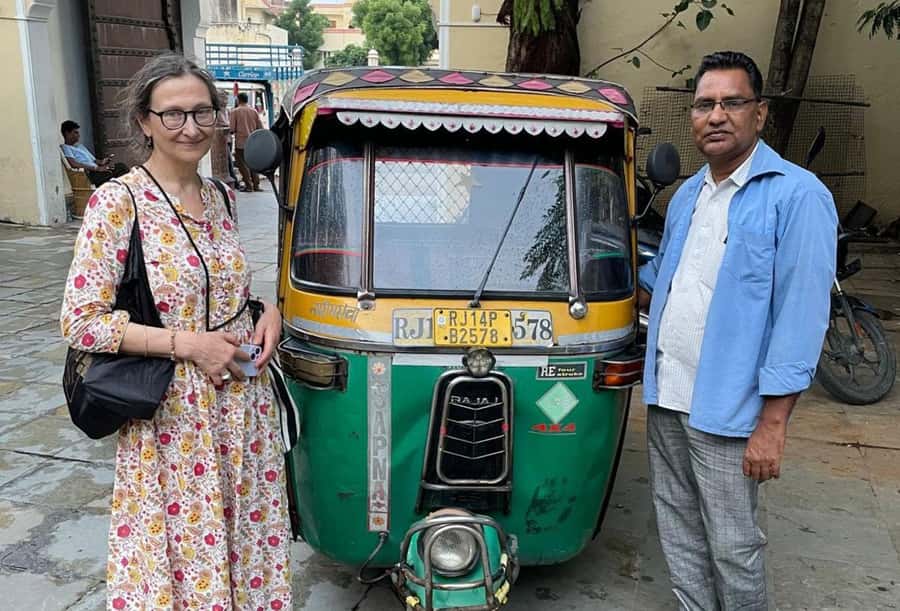 Jaipur: Half-Day or Full-Day Tour with Flower Market - Royal Gator Tumba and Jaipur’s royal traditions