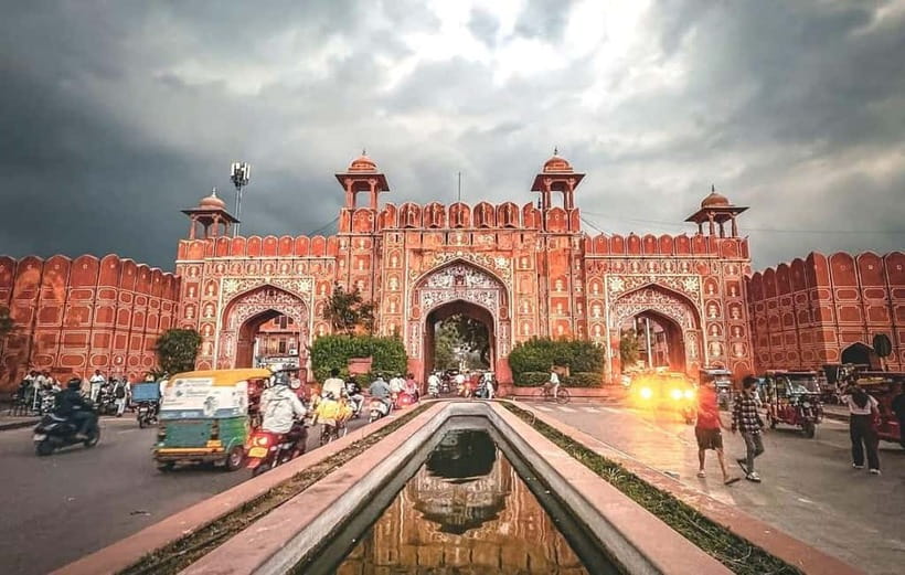 Jaipur: Instagram Tour of The Top Photography Spots - Gaitor Ki Chhatriyan and the first break