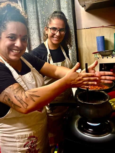 Jaipur: Interactive Cooking Class with a Local Family - Rolling chapatis and making curry