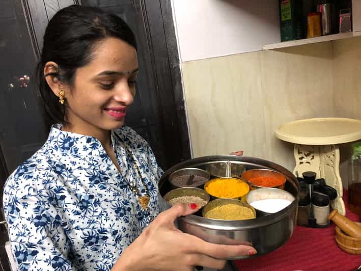 Jaipur: Interactive Cooking Class with a Local Family - Welcome drinks and the spice lesson