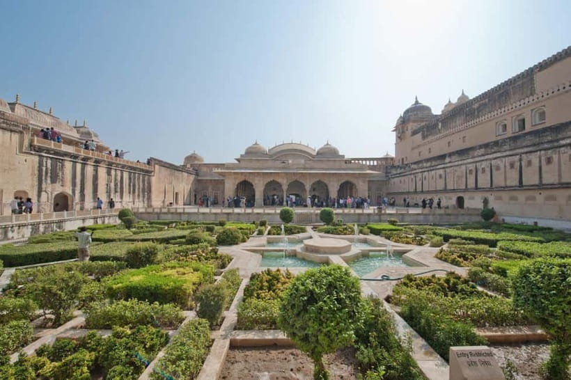 Jaipur: Jaipur & Amber Fort Full or Half-Day Guided Tour - Hawa Mahal: a short stop with a famous view