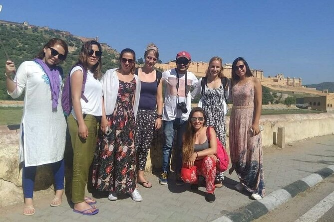 Jaipur Local Sightseeing Tour by Car and Driver - Hawa Mahal starts the day with Jaipur’s famous face