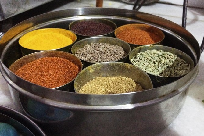 Jaipur Market Tour & Vegetarian Rajasthani Home Cooking Class - Why this Jaipur food experience feels different