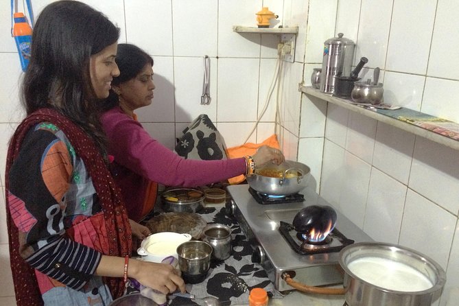 Jaipur Market Tour & Vegetarian Rajasthani Home Cooking Class - Meeting Shalini at Crystal Mall