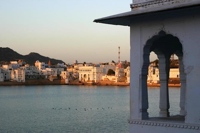 Jaipur Nahargarh Fort Sunset and Night City Tour - Jal Mahal is a brief but photogenic lake stop