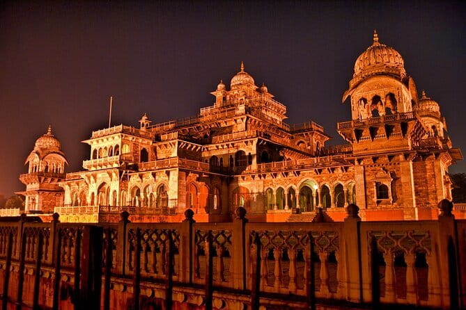 Jaipur Nahargarh Sunset and Night Lights Tour - Hawa Mahal at the start of the evening