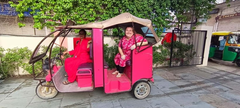 Jaipur Private City Tour with a Women-Driven E-Rickshaw Ride - Starting with Hawa Mahal and the Pink City streets