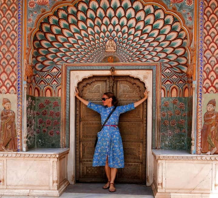 Jaipur: Private Full Day City Sightseeing Tour with Guide - Why a private car helps in Jaipur
