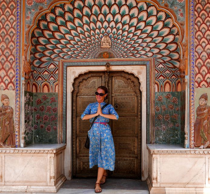 Jaipur: Private Full Day City Sightseeing Tour with Guide - Gaitor Ki Chhatriyan: a calmer final monument