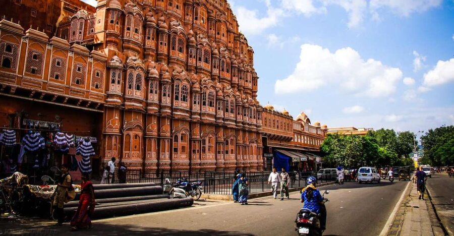Jaipur: Private Full-Day City Tour by Tuk-Tuk or Car - Why the flower market makes a smart first stop