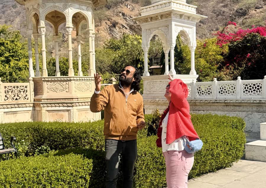 Jaipur: Private Full-Day Sightseeing Tour by Tuk-Tuk - The guides and what their service is really like