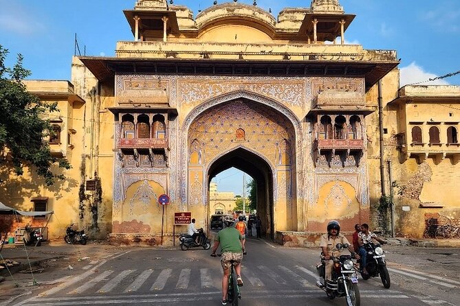 Jaipur Private Full-Day Sightseeing Tour by Tuk-Tuk with Pickup - Jantar Mantar turns astronomy into architecture