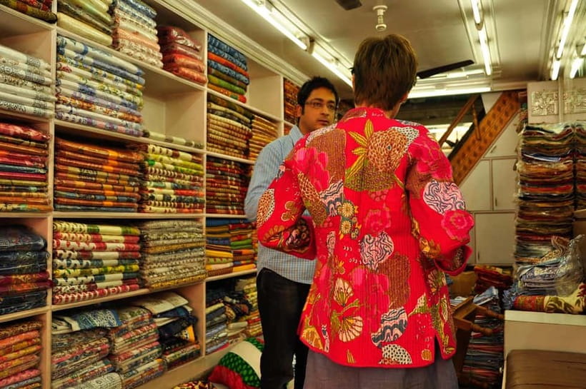 Jaipur: Private Shopping Tour with Block Printing Workshop - Shopping for fabric, clothing, rugs, and gifts