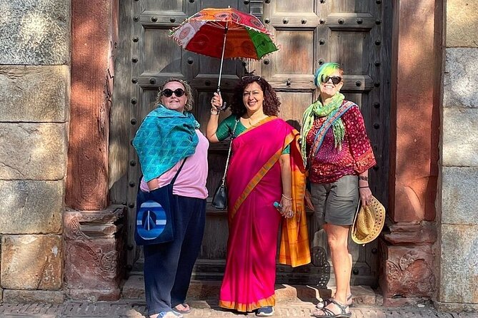 Jaipur Private Shopping Tour with Pickup - Starting among the Pink City gates