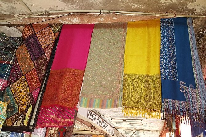 Jaipur Private Shopping Tour with Pickup - Ratnavali Arts: gemstones and finished jewelry