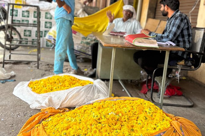 Jaipur: Shopping Tour with Blue Poetry & Printing Workshop & Rugs - What the guide and driver add to the day