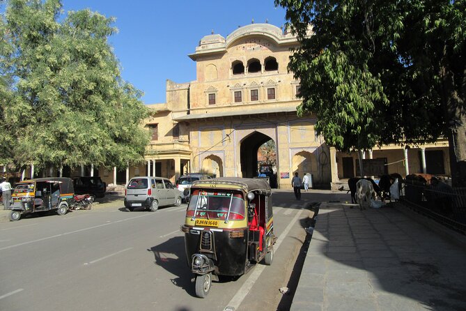 Jaipur Tuk-Tuk Tour with Flower Market Visit - Hawa Mahal gives you Jaipur from above